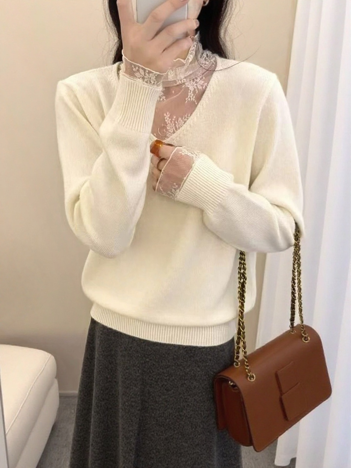 Lace-Panel Fake Two-Piece V-Neck Knitted Sweater - الصورة 5