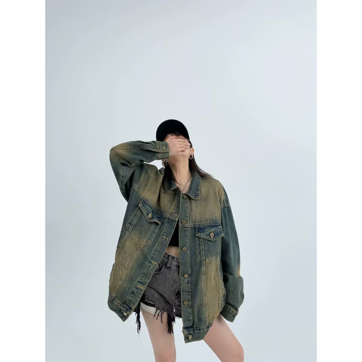 Water-washed Distressed Denim Jacket A Retro Casual Outerwear Piece - الصورة 4