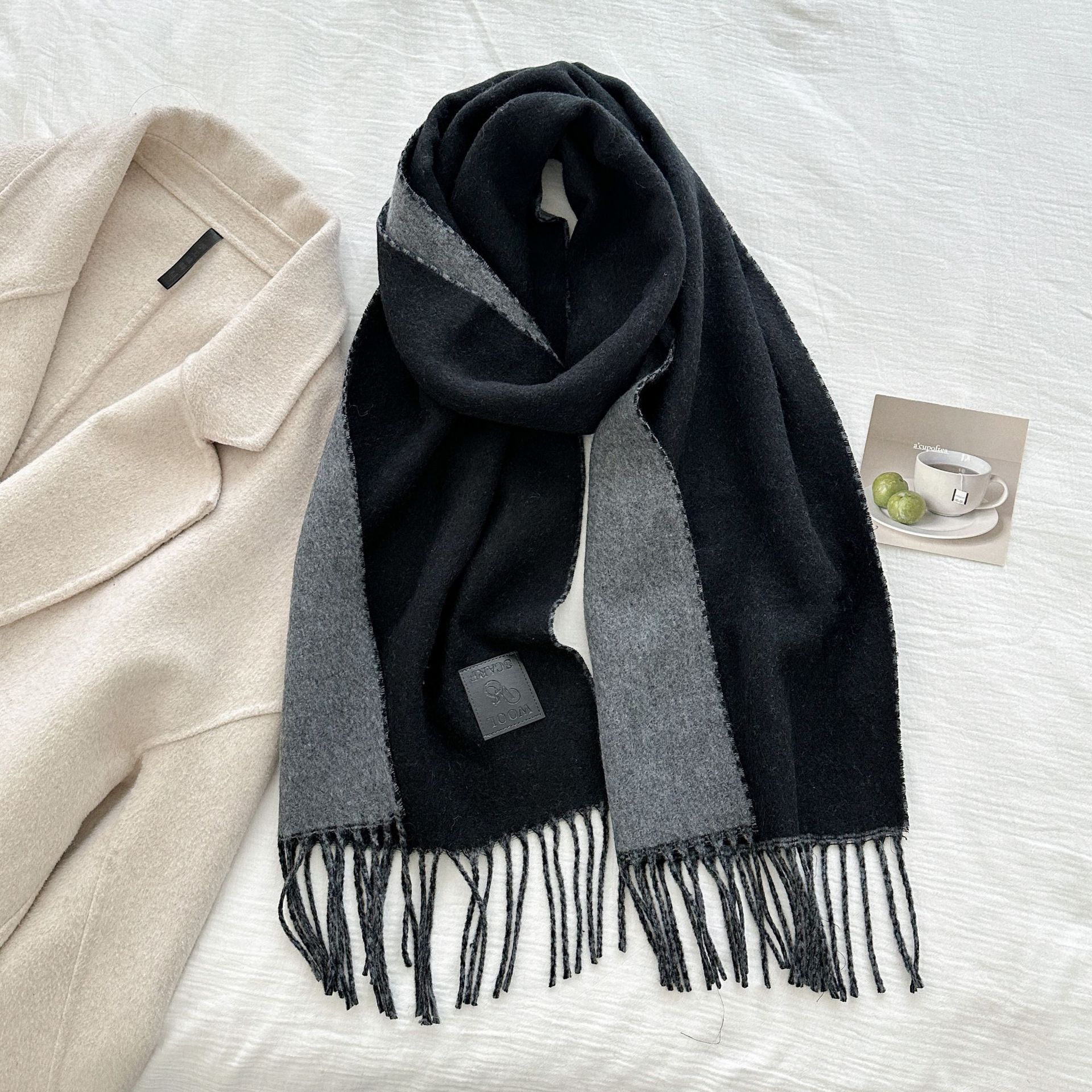 Thickened Double-sided Two-tone Wool Scarf Versatile Solid-color Tassel Shawl For Warmth And Style - الصورة 7