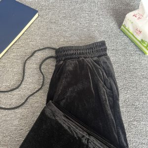 Gold Velvet High-waisted Solid-color Pants Are Slimming And Loose-fitting.