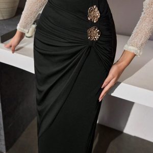 Womens Pleated Skirt With Rose Metal Buckle Detailing