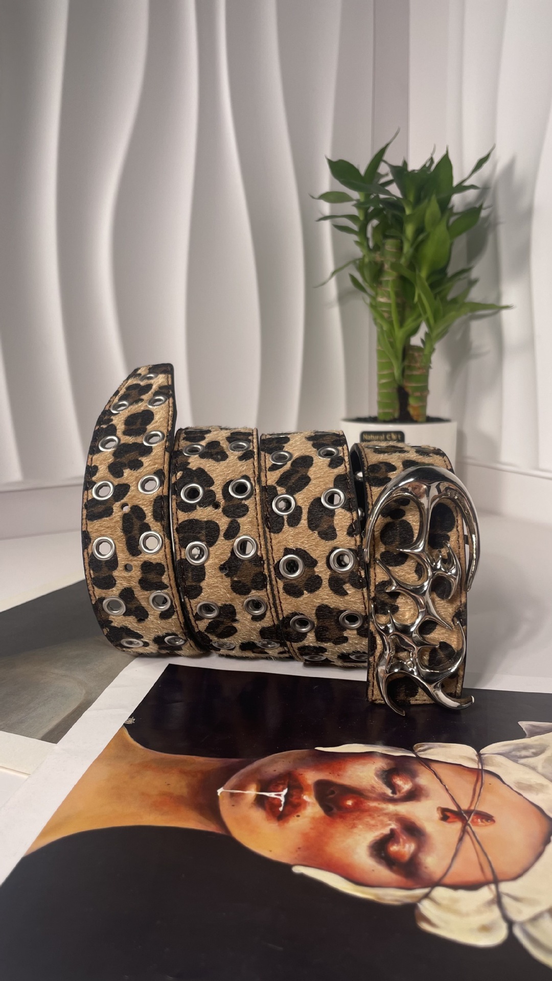 Personality Alien Punk Hollow Eye Rivet Belt Men - Image 7