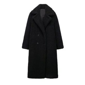 Oversized Coat With A Large Lapel Made Of Thick Lambswool Fleece