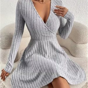 Elegant Long-sleeved Solid-color V-neck Waist-cinching Dress