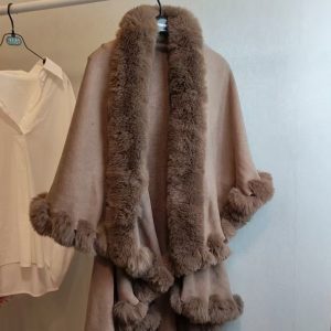 Thickened Knitted Cape With Furry Collar For FallWinter