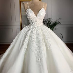 Deep V-neck Sexy Lace Floor-length Wedding Dress Romantic Aura Dignified Wedding Banquet Welcome New Spring