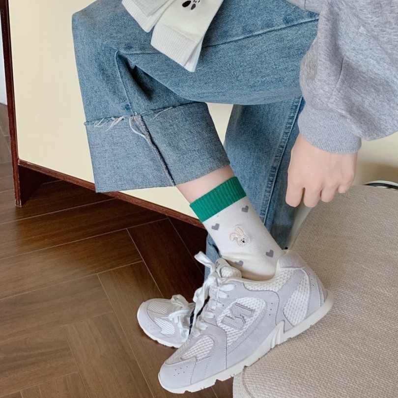 Womens Mid-calf Socks That Are Breathable And Sweat-absorbent - الصورة 2