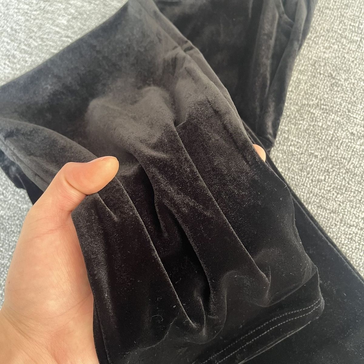 Gold Velvet High-waisted Solid-color Pants Are Slimming And Loose-fitting. - Image 3