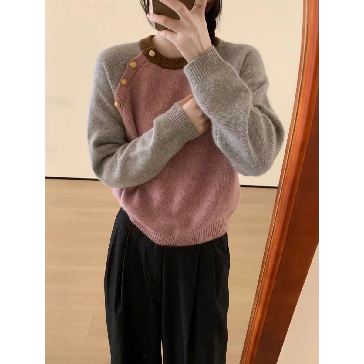 Womens Sweater With A Relaxed Designer-inspired Knit Top - الصورة 8