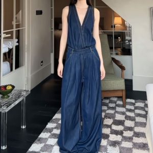 Fashionable Plus-Size Denim Overalls With Straps