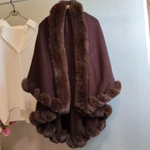 Thickened Knitted Cape With Furry Collar For FallWinter