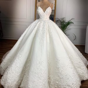 Deep V-neck Sexy Lace Floor-length Wedding Dress Romantic Aura Dignified Wedding Banquet Welcome New Spring