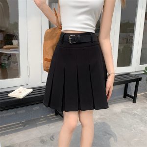 Preppy-style High-waisted Pleated Skirt With A Designer Touch