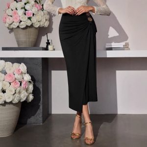 Womens Pleated Skirt With Rose Metal Buckle Detailing