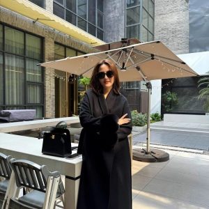 Wool Coat For Women Mid-length Black With Fox-fur Cuffs