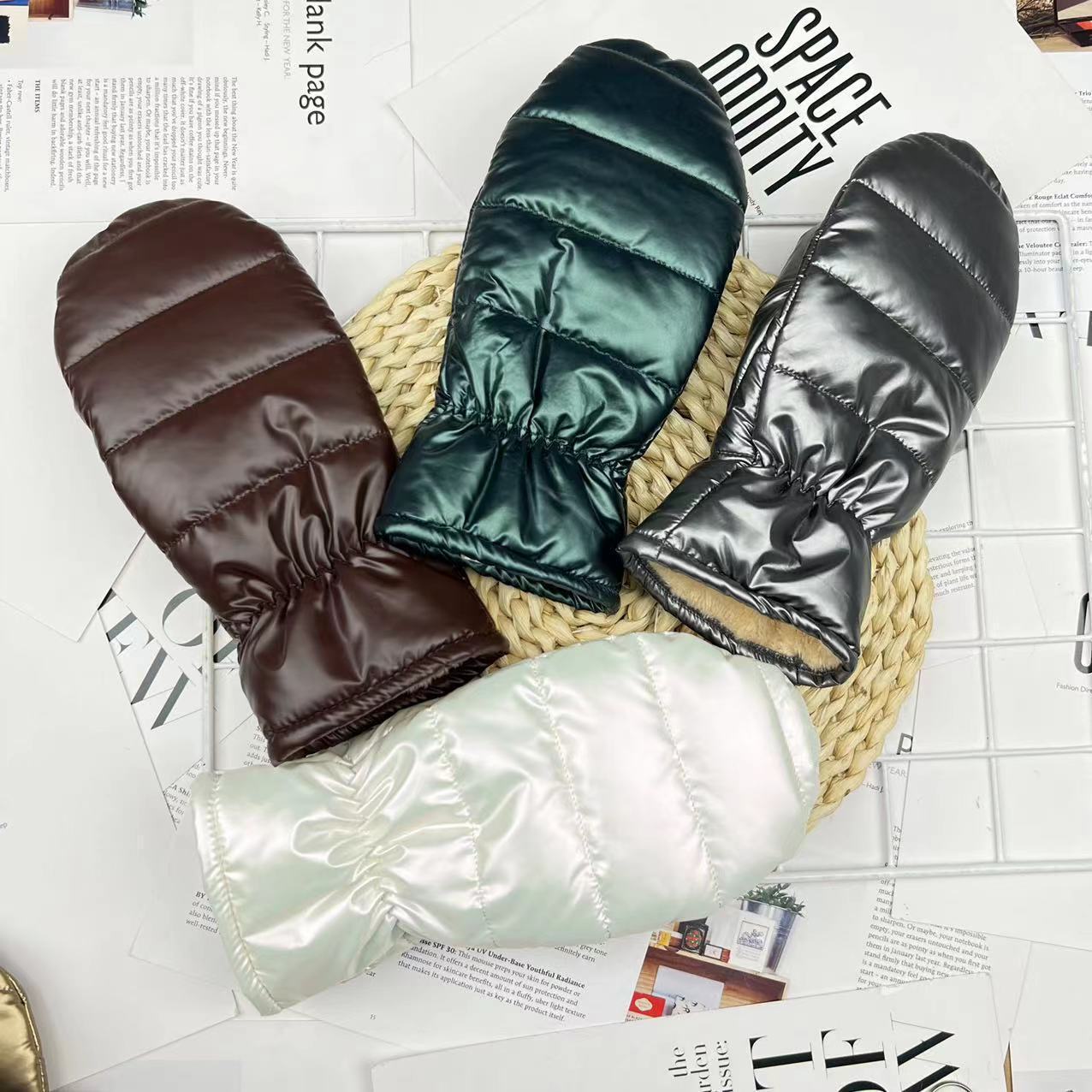 Thickened Womens Down And Cotton Thermal Gloves - الصورة 3