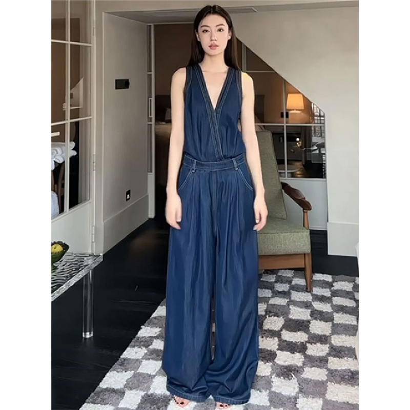 Fashionable Plus-Size Denim Overalls With Straps - Image 2