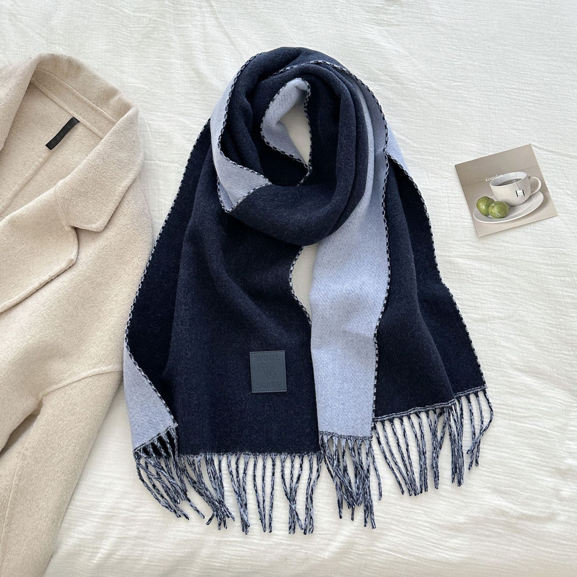 Thickened Double-sided Two-tone Wool Scarf Versatile Solid-color Tassel Shawl For Warmth And Style - الصورة 4