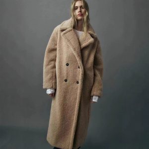 Oversized Coat With A Large Lapel Made Of Thick Lambswool Fleece