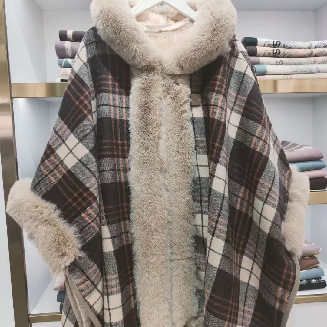 New Fallwinter Tippet With A Trendy Maillard Plaid Design Lined With Soft Fleece For Extra Warmth