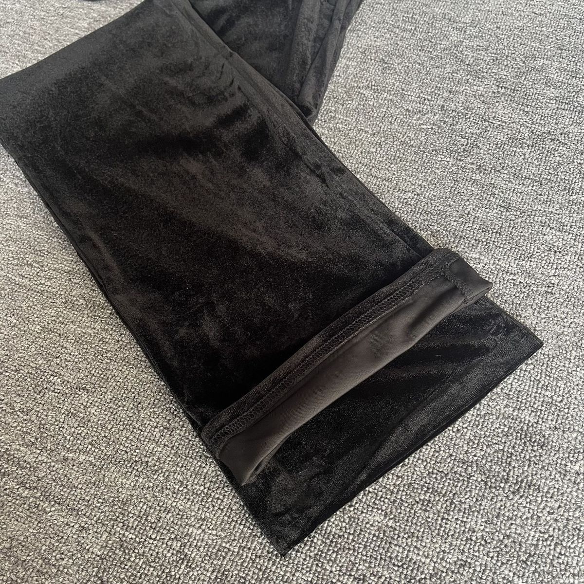 Gold Velvet High-waisted Solid-color Pants Are Slimming And Loose-fitting. - Image 5