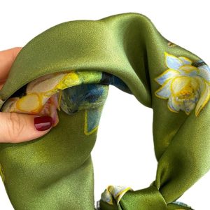 Versatile And Stylish Silk Neck Scarf