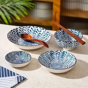 Japanese - style blue and white hand - painted 4.5 - inch ceramic bowl, retro - style rice bowl for home use.