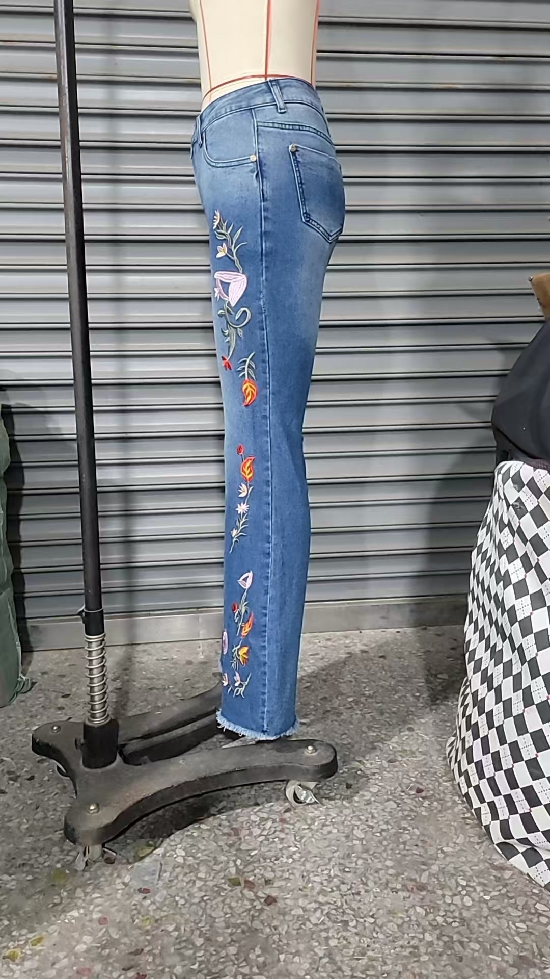 High-elasticity Embroidered Flared Jeans For Women - Image 4