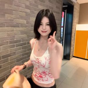 Sexy Lace-spliced Camisole With Red Floral Accents