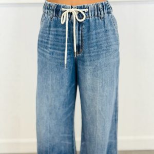 Retro High-waisted Slightly Flared Jeans With A Stretchy Waistband