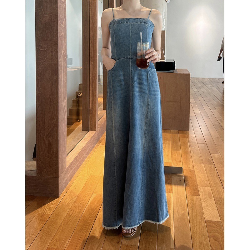 Elegant Figure-flattering Denim Slip Dress With A Side Slit - Image 3