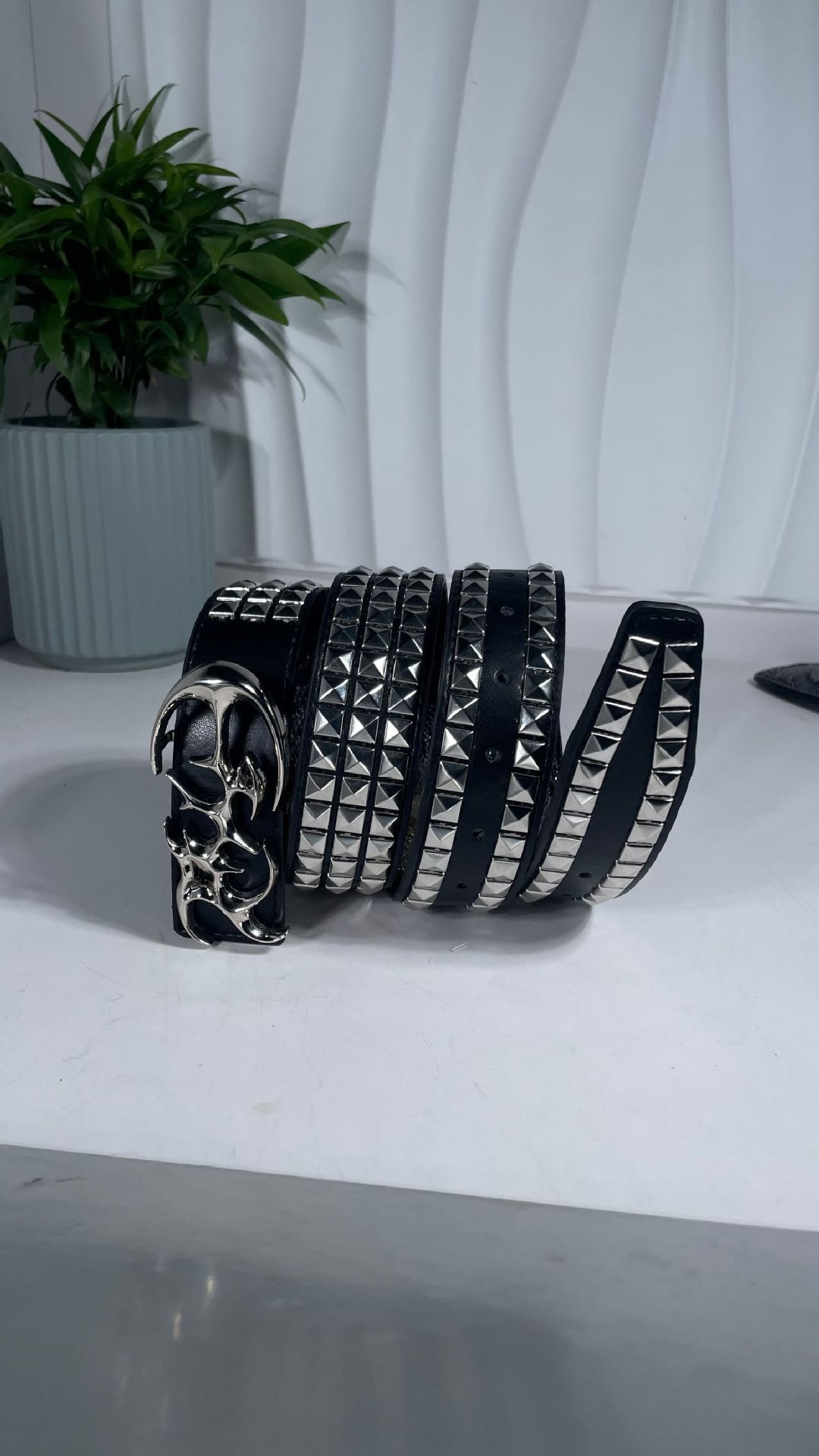 Personality Alien Punk Hollow Eye Rivet Belt Men - Image 9