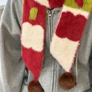 Versatile Narrow Stripe Style Paired With A Color-blocked Scarf