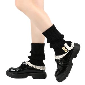 Loose-fitting Buttoned Ankle Socks With Lace Trim