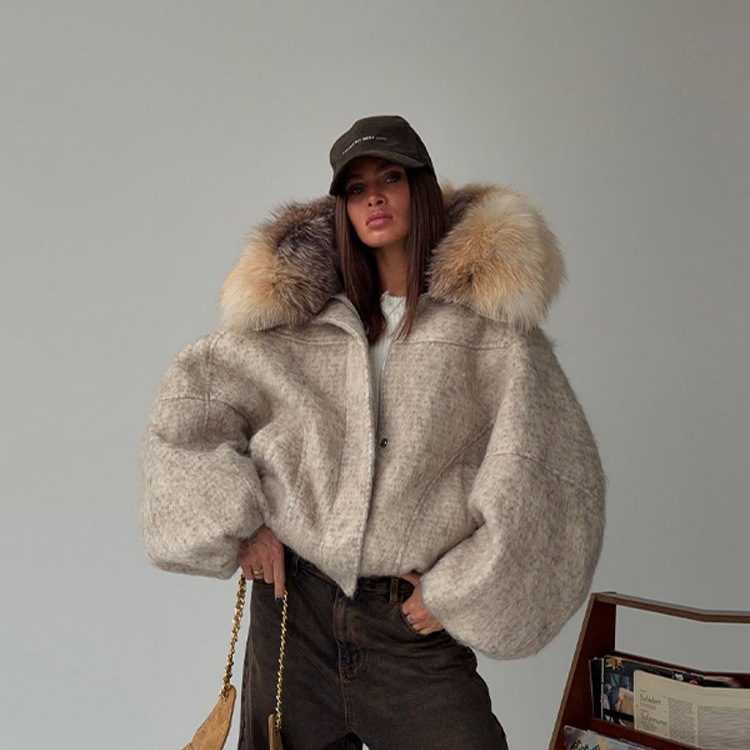 Womens Stylish Woolen Coat With A Big Fur Collar And Zipper