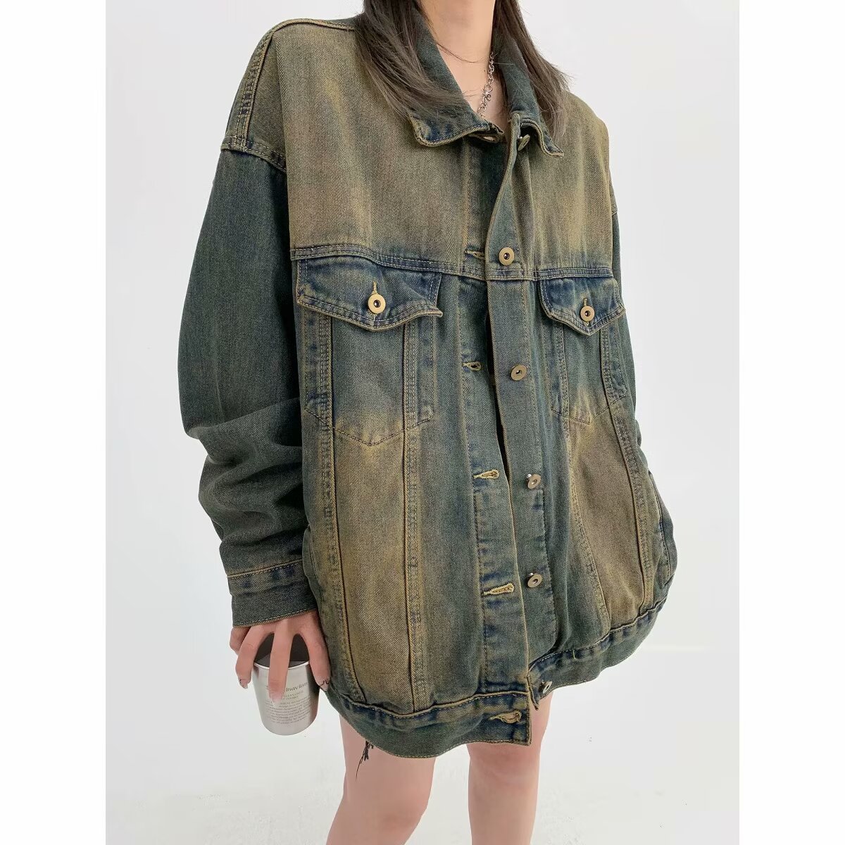 Water-washed Distressed Denim Jacket A Retro Casual Outerwear Piece - الصورة 2
