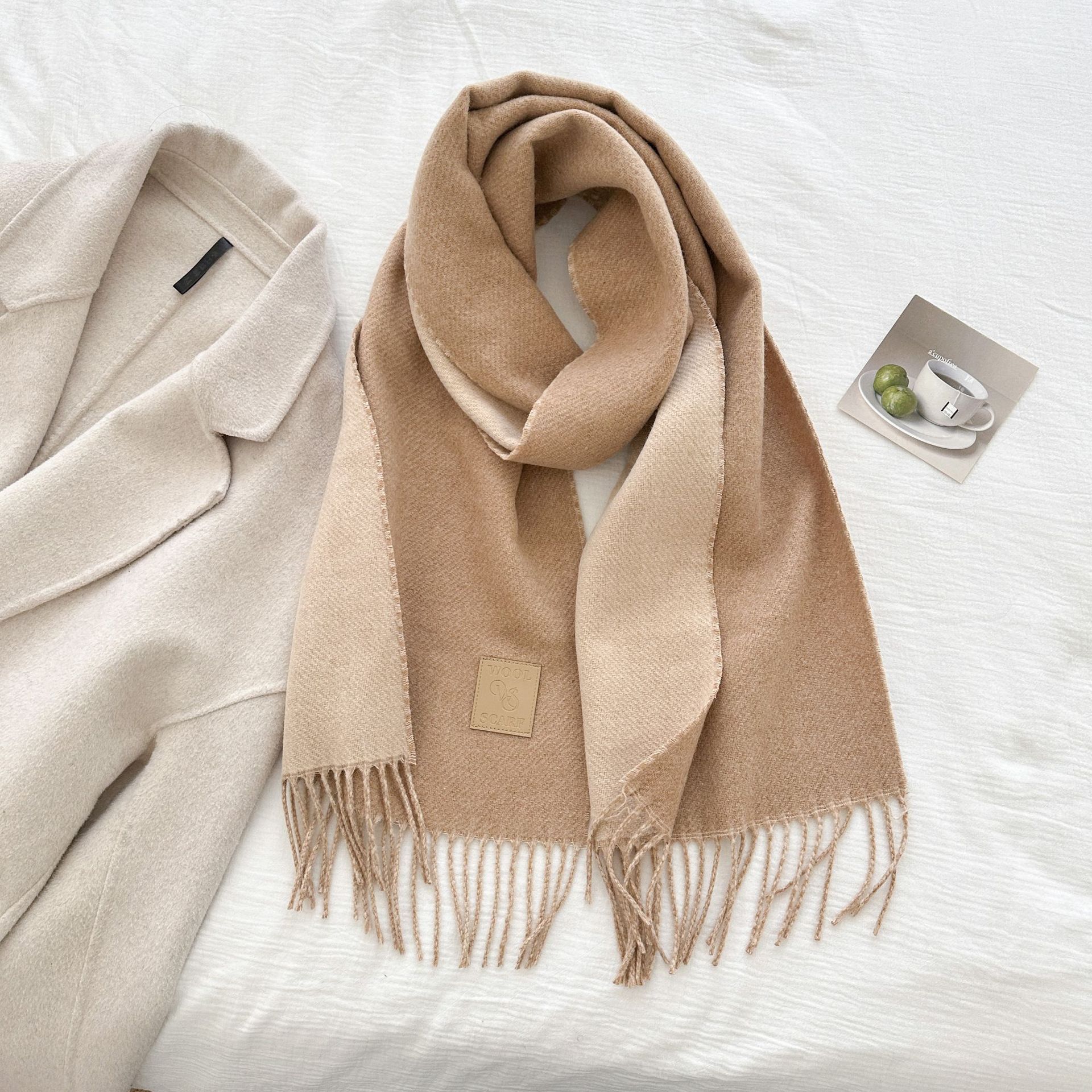 Thickened Double-sided Two-tone Wool Scarf Versatile Solid-color Tassel Shawl For Warmth And Style - الصورة 6