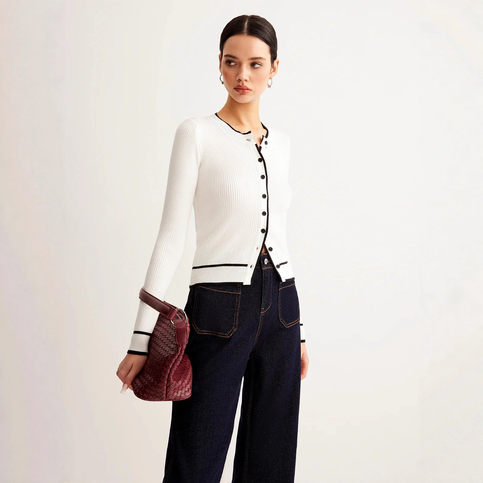 Womens Cozy, Atmospheric Sweater That Flatters - Image 4