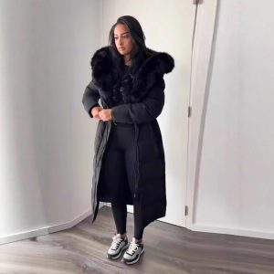 Womens Stylish Warm Coat With A Fur Collar