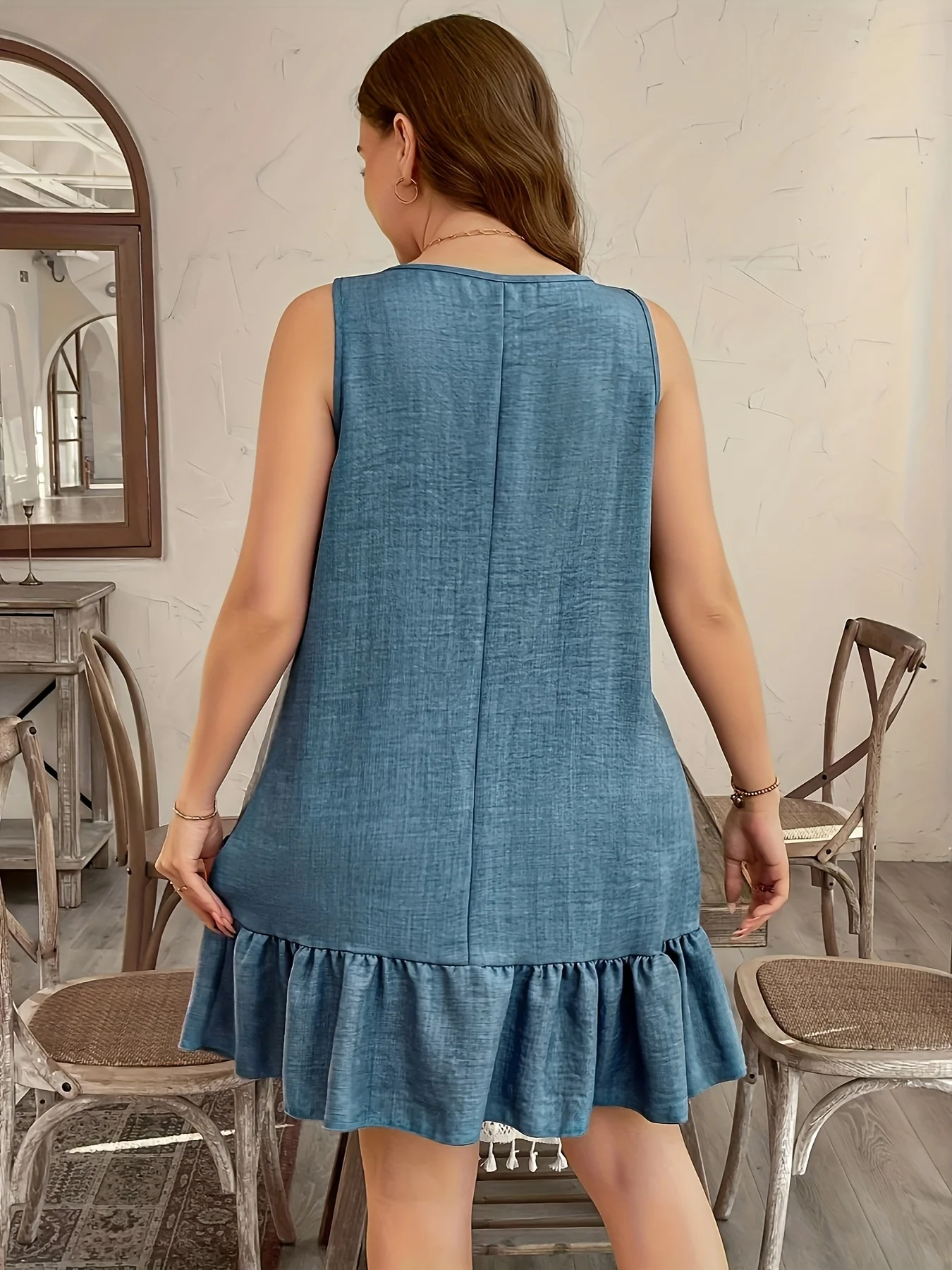 Dodge Blue Embossed Floral Dress Sleeveless Applique Midi an Elegant Resort Wear - Image 4