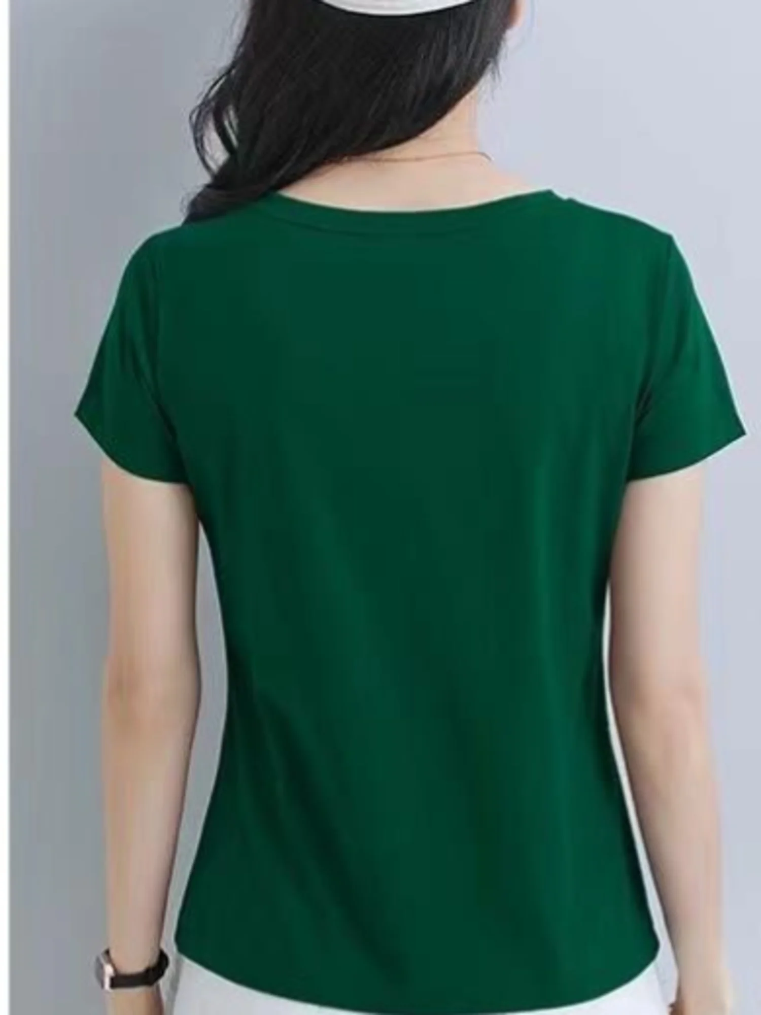Womens Soft & Breathable Solid V-Neck T-Shirt - Casual Short Sleeve for Spring & Summer - Stylish Essential, Comfort Fit Wardrob - الصورة 2