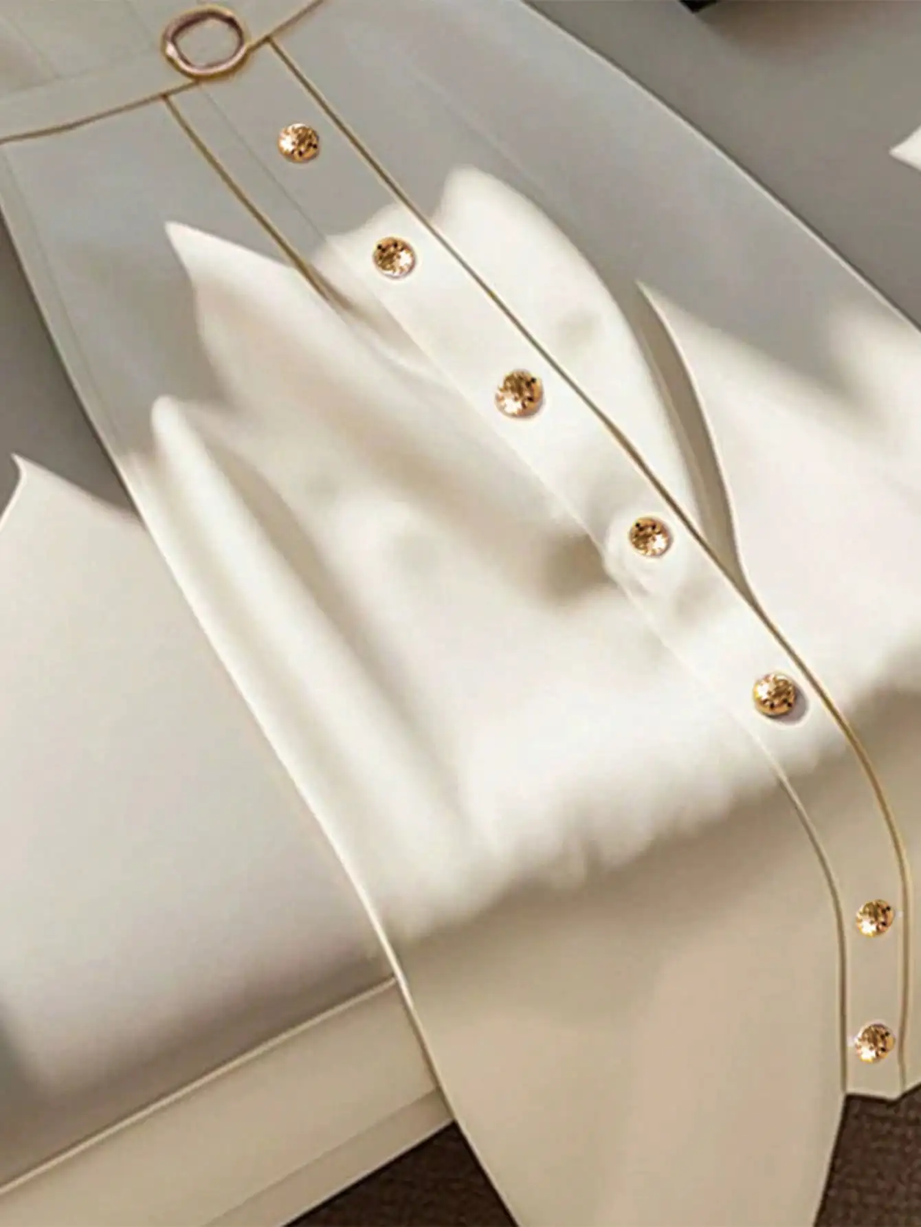 Women's Elegant Simple Round Neck Single Breasted Short Sleeve Belt Midi Dress women dress Women's Elegant Beige Midi Dress - الصورة 3