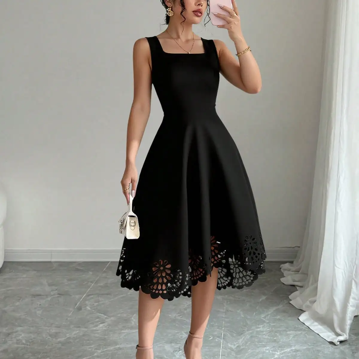 Minimalist Black Fit-and-Flare Dress Square Neck Sleeveless Laser Cut Lace Hem Casual Wedding Guest Dress - الصورة 6