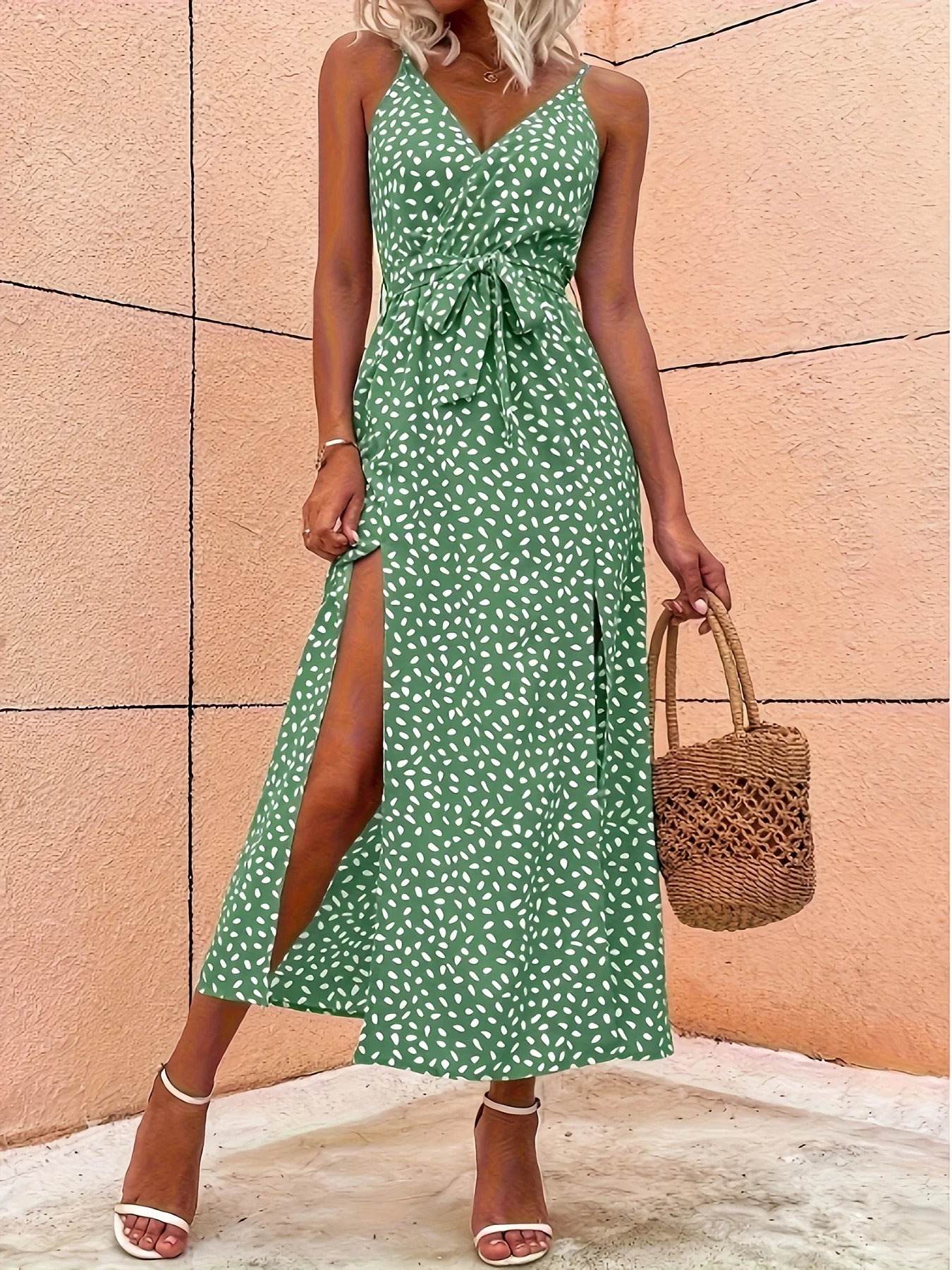 Elegant Ladies Spotted Print Split-Design Halter Dress with Waist-Cinching Feature Fashionable Women's Summer Dress - الصورة 3