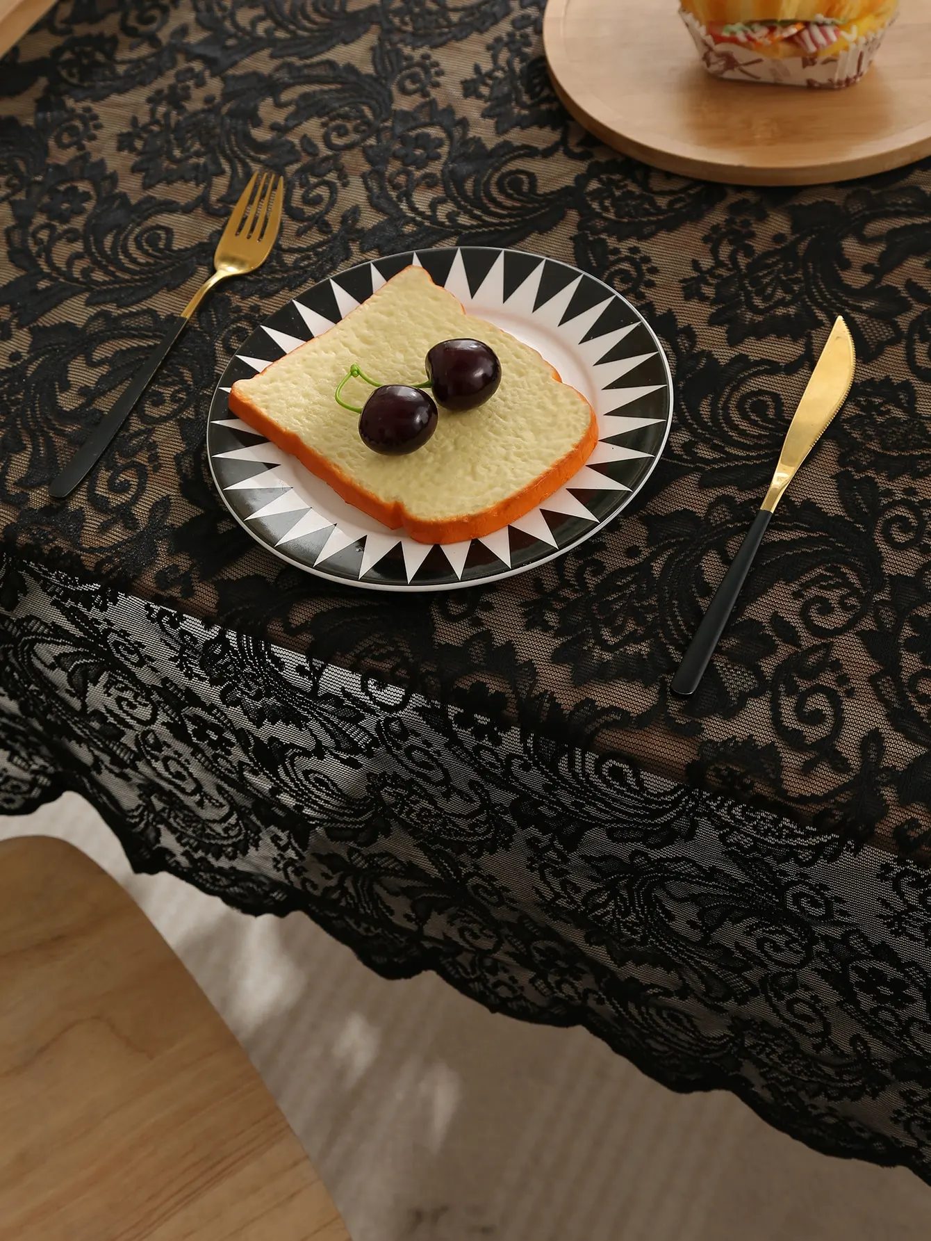 Black French Lace Tablecloth With Phoenix Tail Pattern For Living Room And Dining Table Decoration - الصورة 6