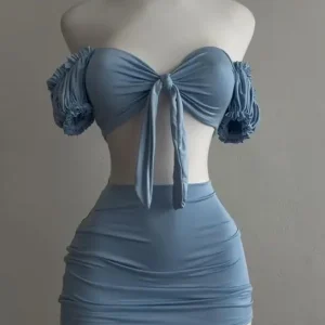 A sexy and fashionable two-piece short skirt with hollowed-out pleated puffed sleeves that wraps the hips